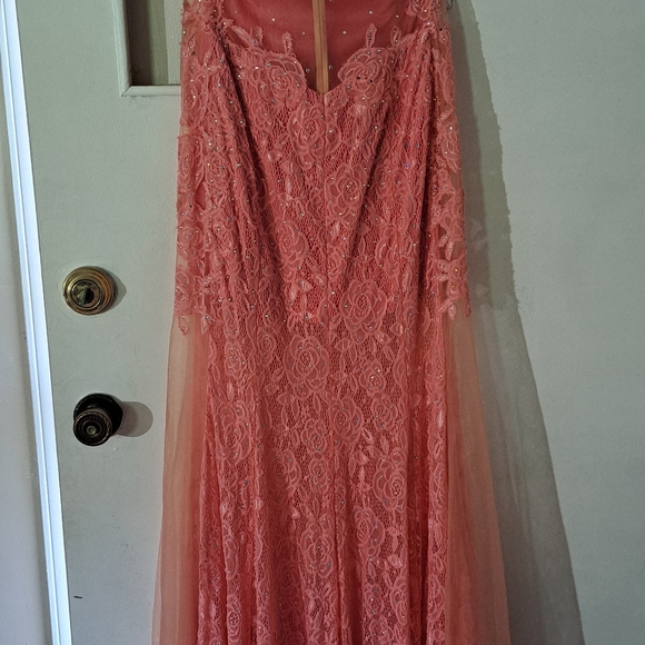 Prom gown - Picture 3 of 4